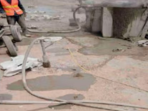 正安水泥混凝土路面板底注浆技术 路面脱空注浆整治方案